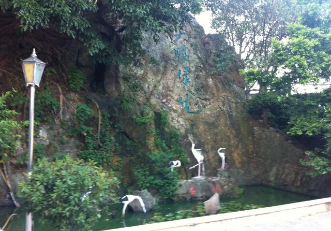 data-lemmaid="8507564">球山 /a>位于宜山小镇西边,小镇的房子半环绕