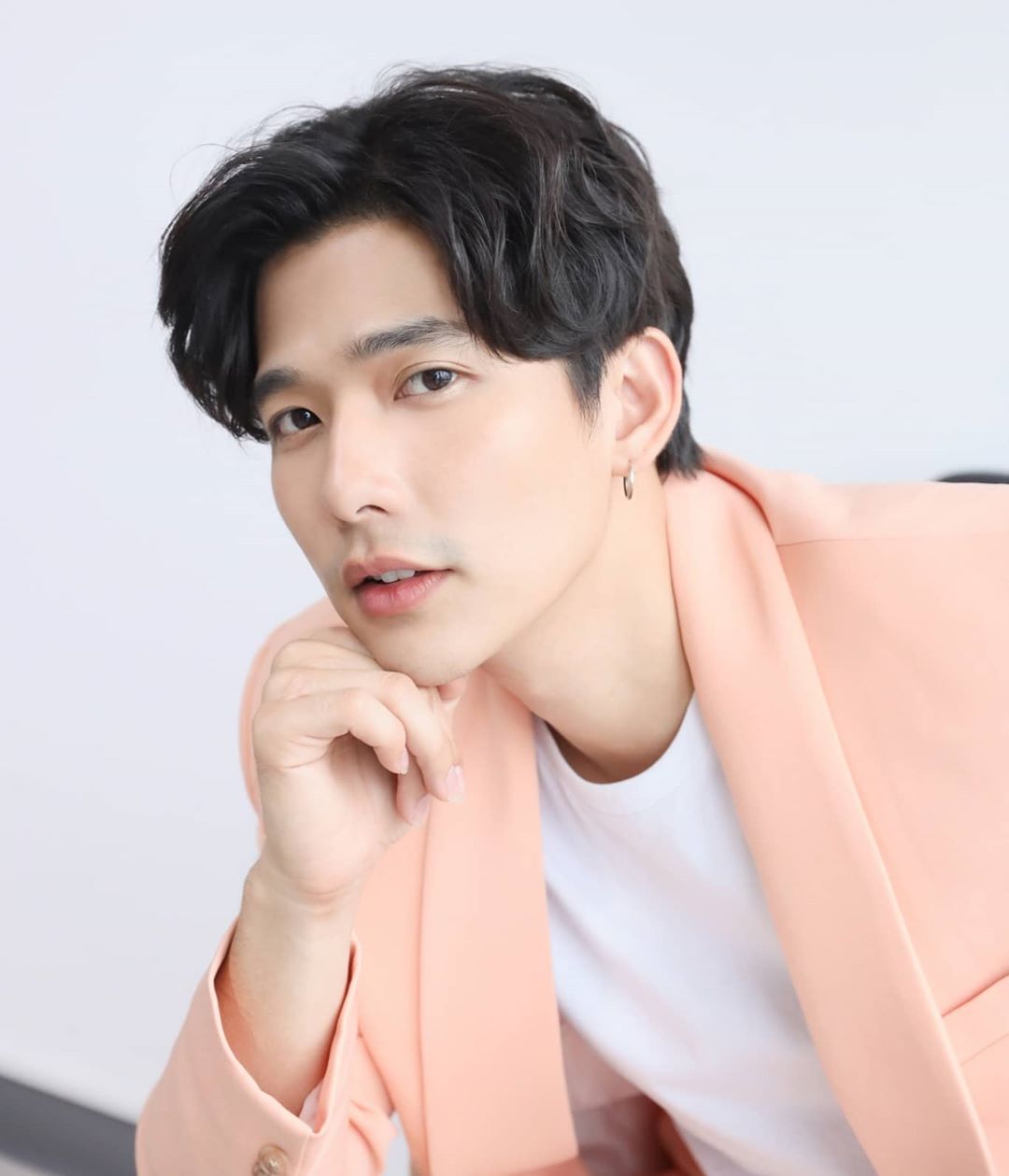  p>塔纳·罗坤宋巴(lee),1993年1月18日出生于泰国曼谷,泰国男演员