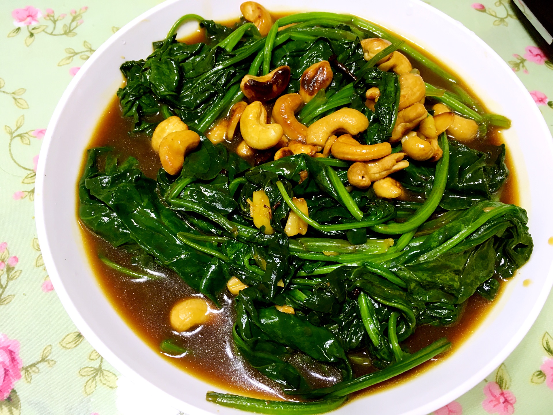 yr">菠菜腰果是一道 a target="_blank" href="/item/美食/554260"