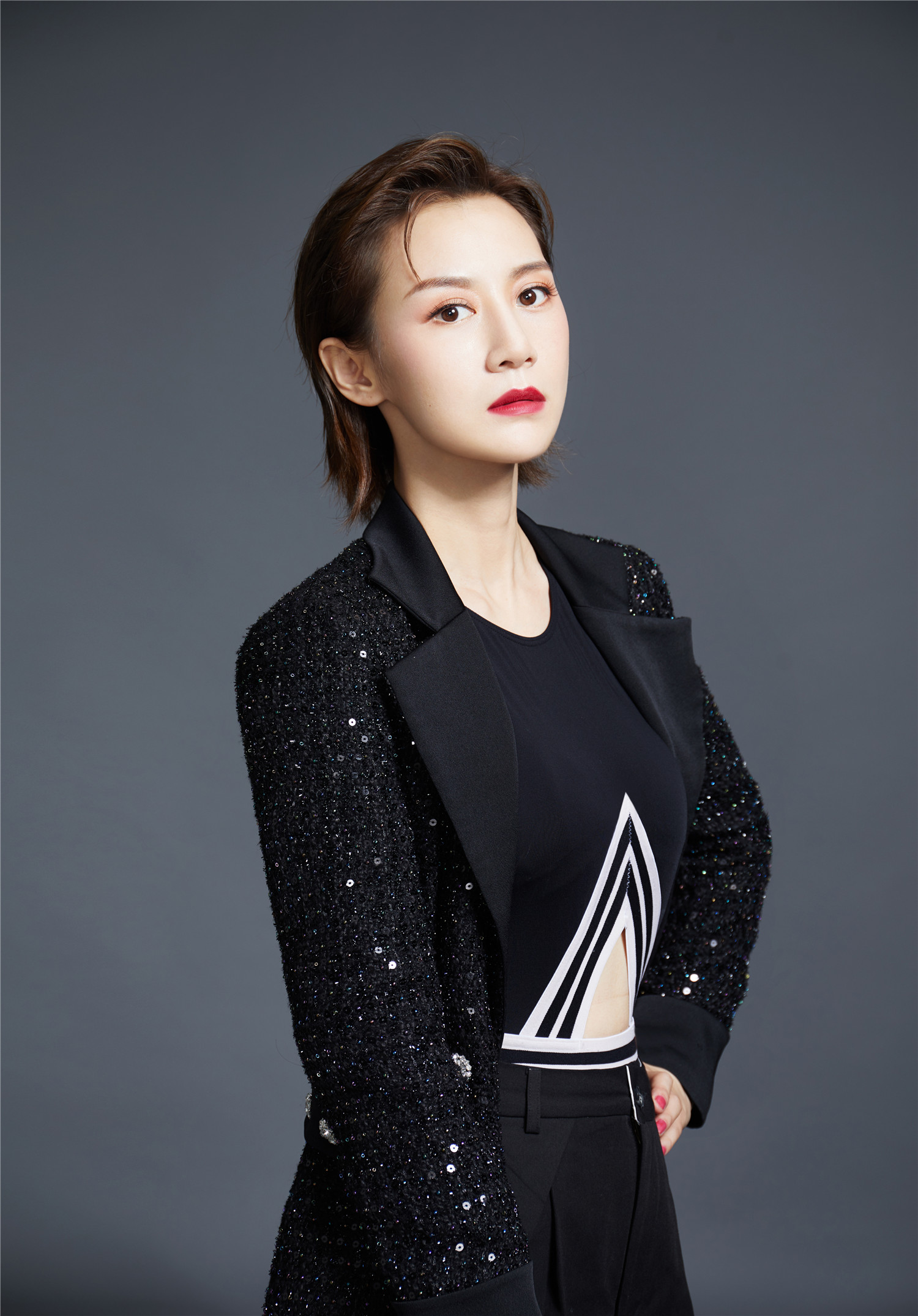  p>井畅 i>(原名井凌潇) /i>,2月8日出生于山西省,中国内地女演员