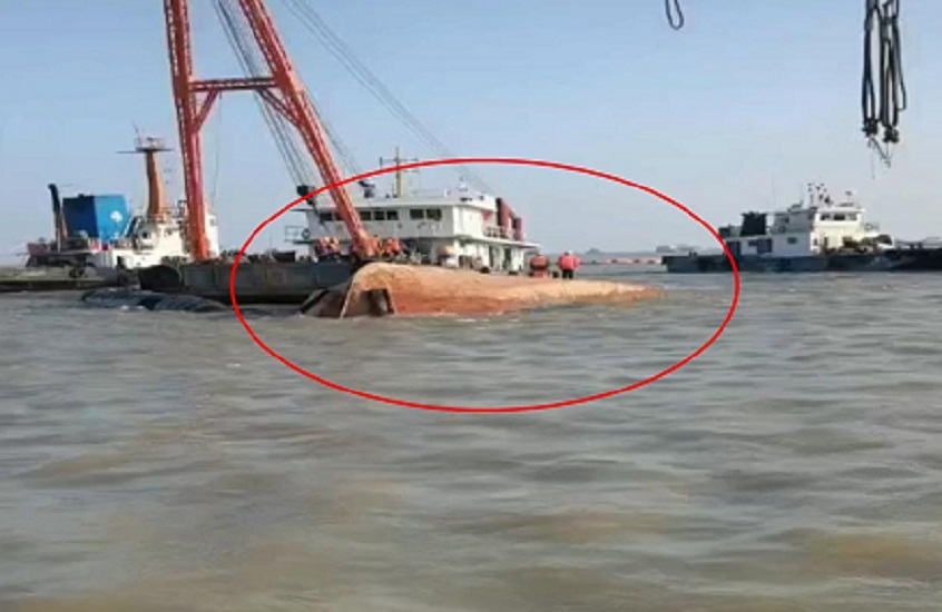 2020年12月24日江苏省南通市海门区海太汽渡码头附近发生翻船事故