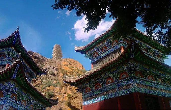  p>圣容寺塔,又称为"舍利塔",位于甘肃省金昌市 a target="_blank"