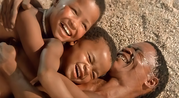 《上帝也疯狂2》剧照