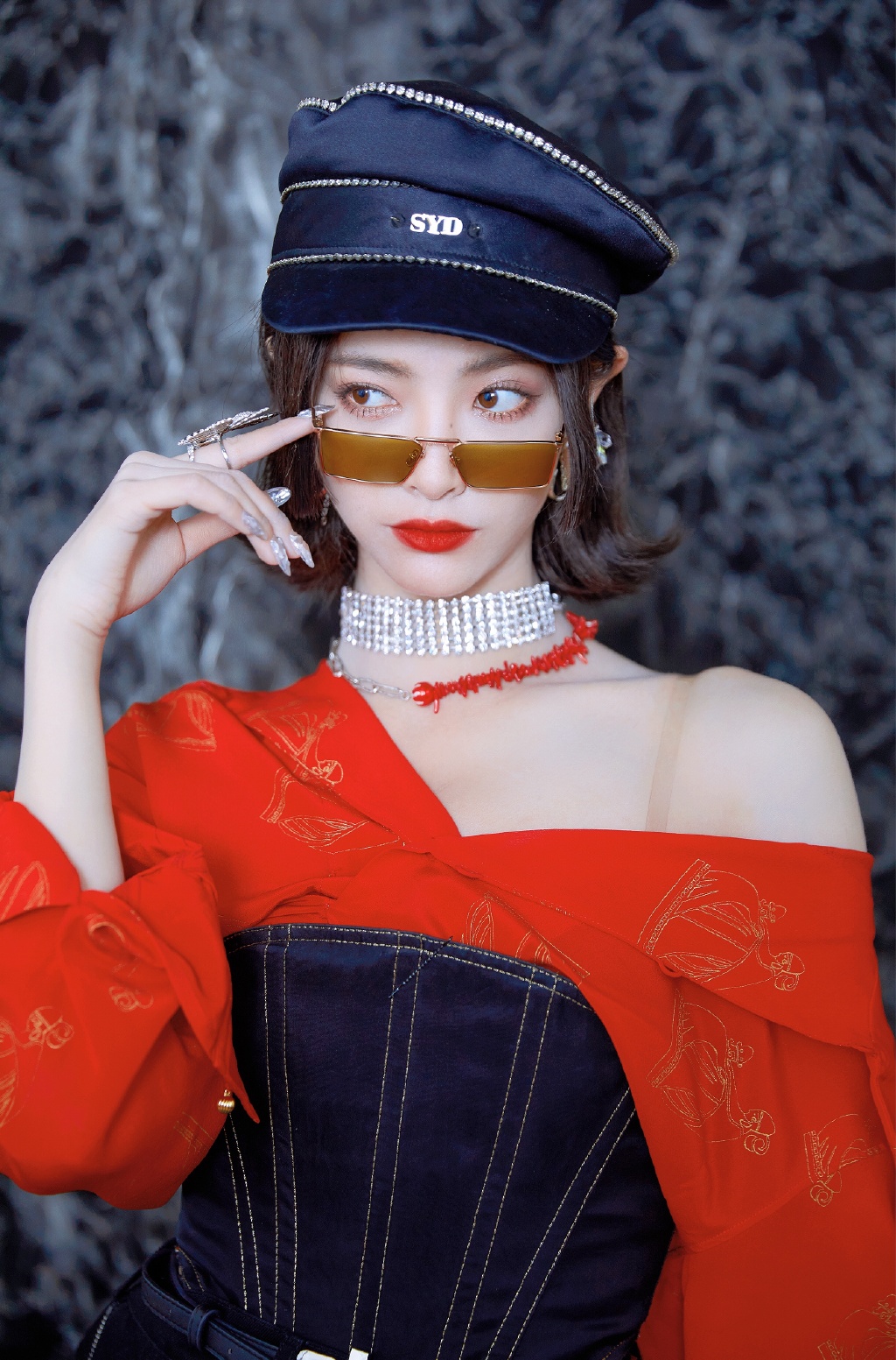  p>许佳琪(kiki),1995年8月27日出生于浙江省台州临海市,中国内地流行