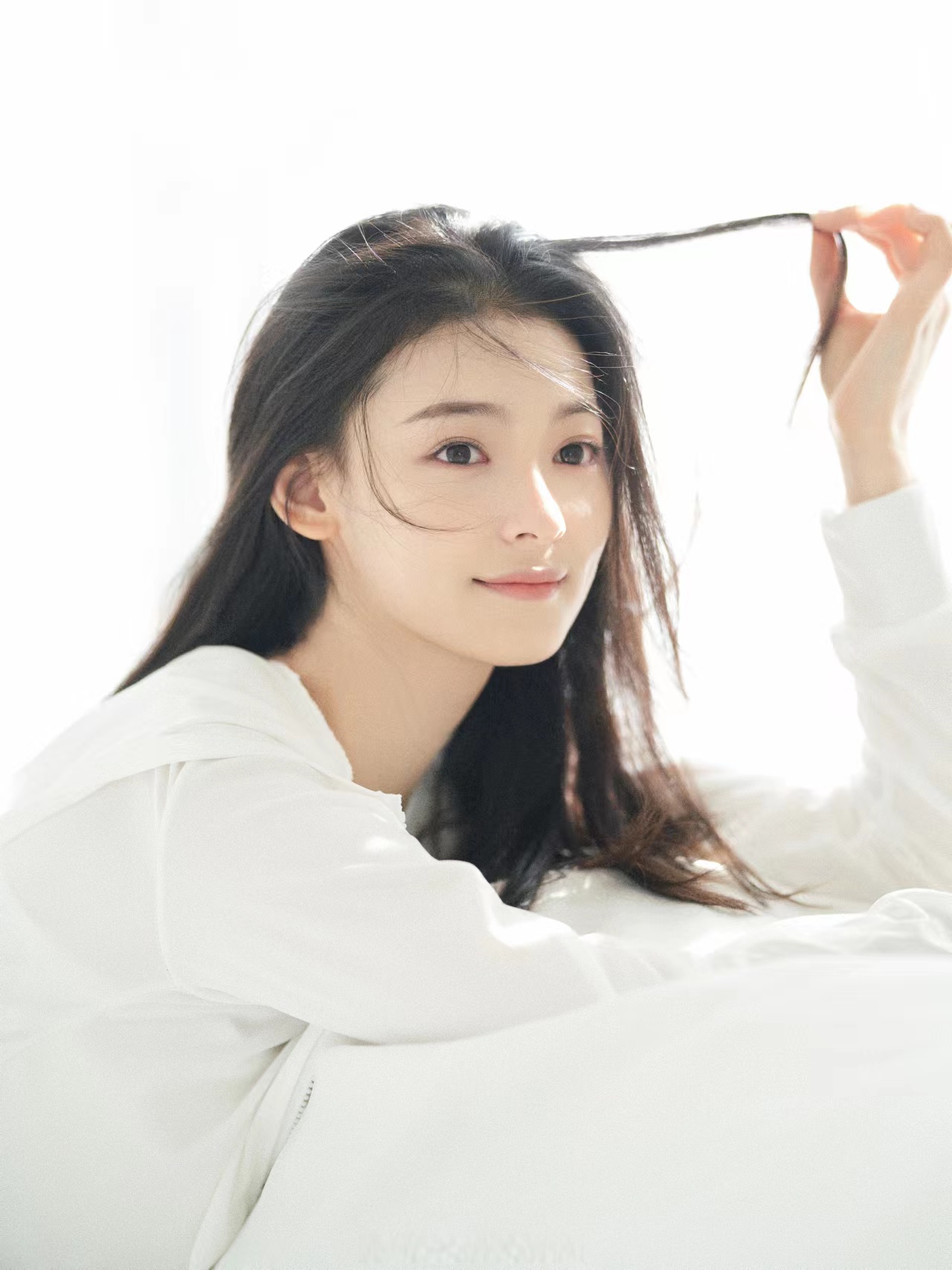 就读于上海戏剧学院播音与主持系,中国内地影视女演员