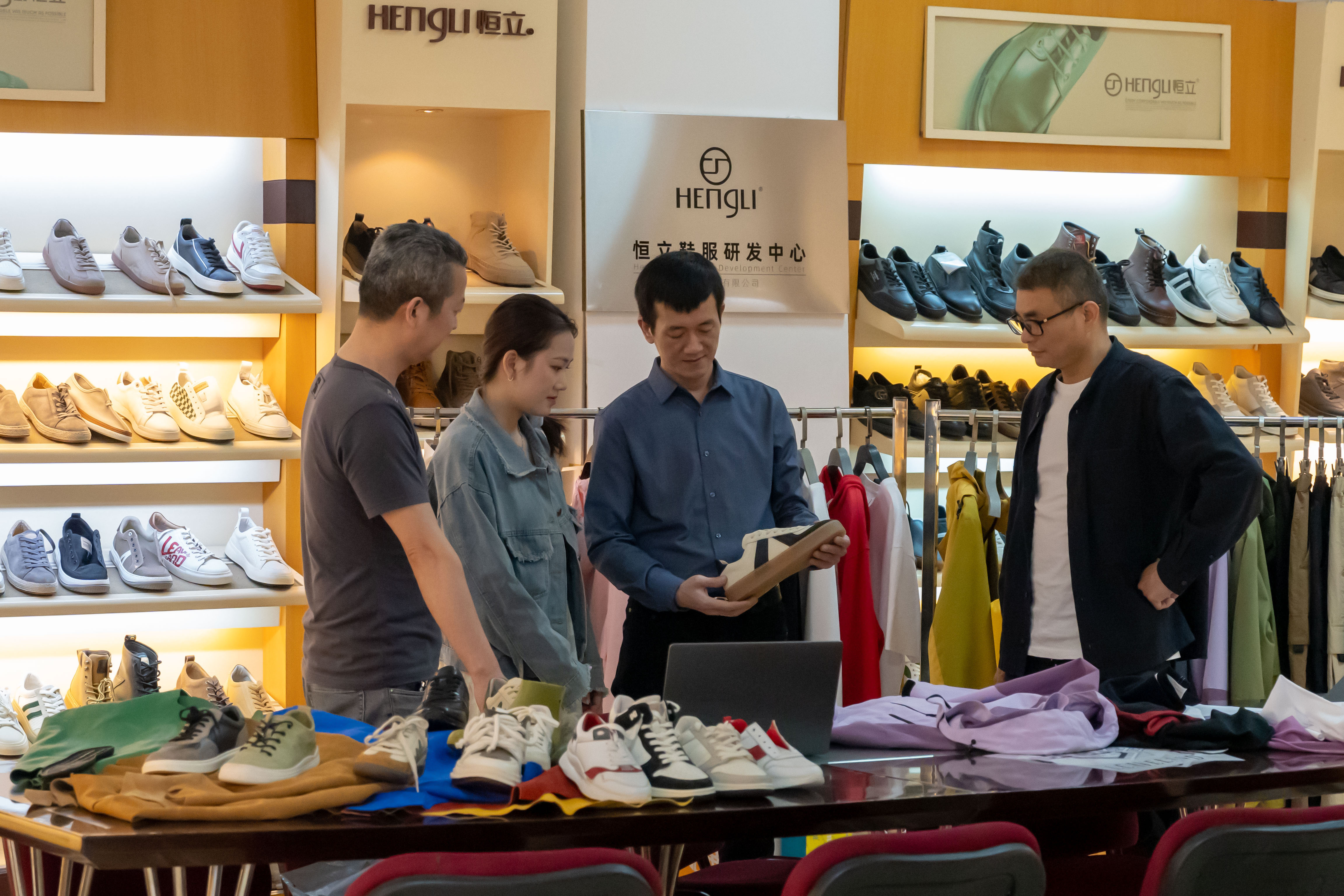 福建省晋江市恒立鞋服有限公司