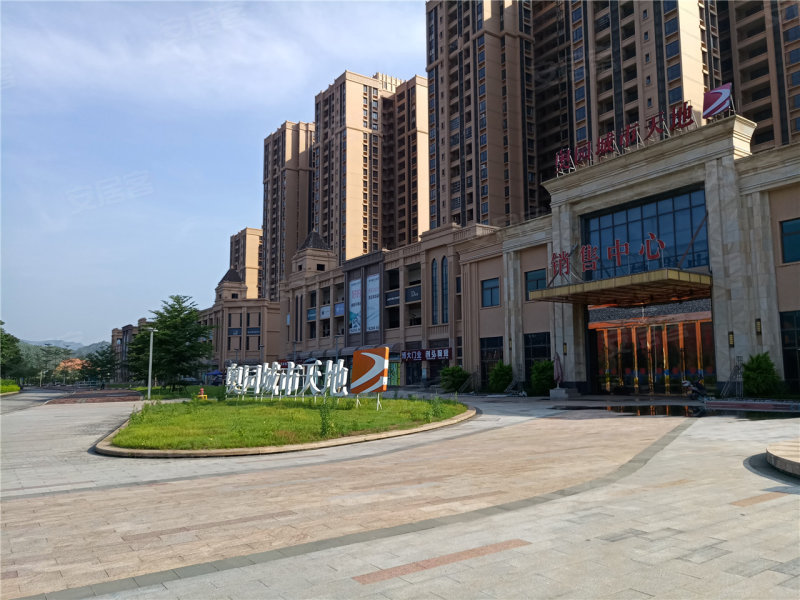  p>奥园城市城市天地项目位于广州增城新塘客运站旁,占地面积:约22万