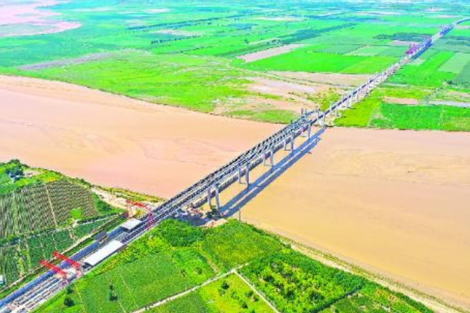 data-id="ubhpptdatfwp">黄河特大桥是焦平高速焦荥段的桥梁,北起温县