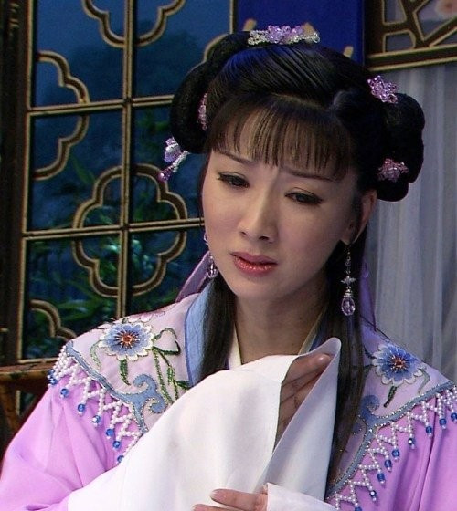  p>张咏梅, a target="_blank" href="/item/越剧/331690" data-lemma