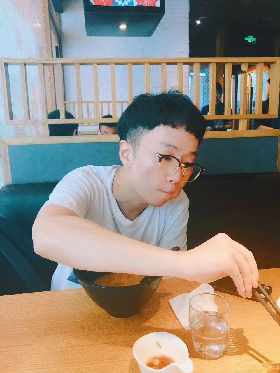 秦且歌