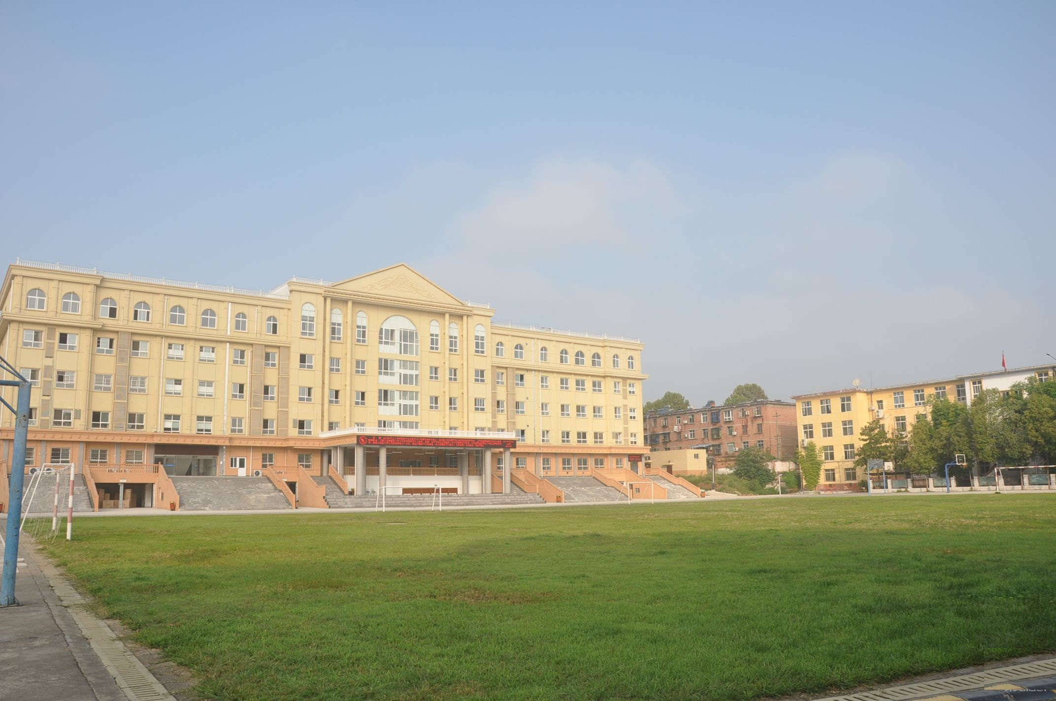 陕飞二中是位于陕西省汉中市 a target="_blank" href="/item/城固县