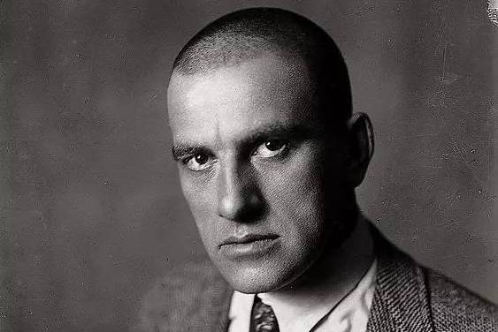  p>弗拉基米尔·弗拉基米罗维奇·马雅可夫斯基(Владимир В