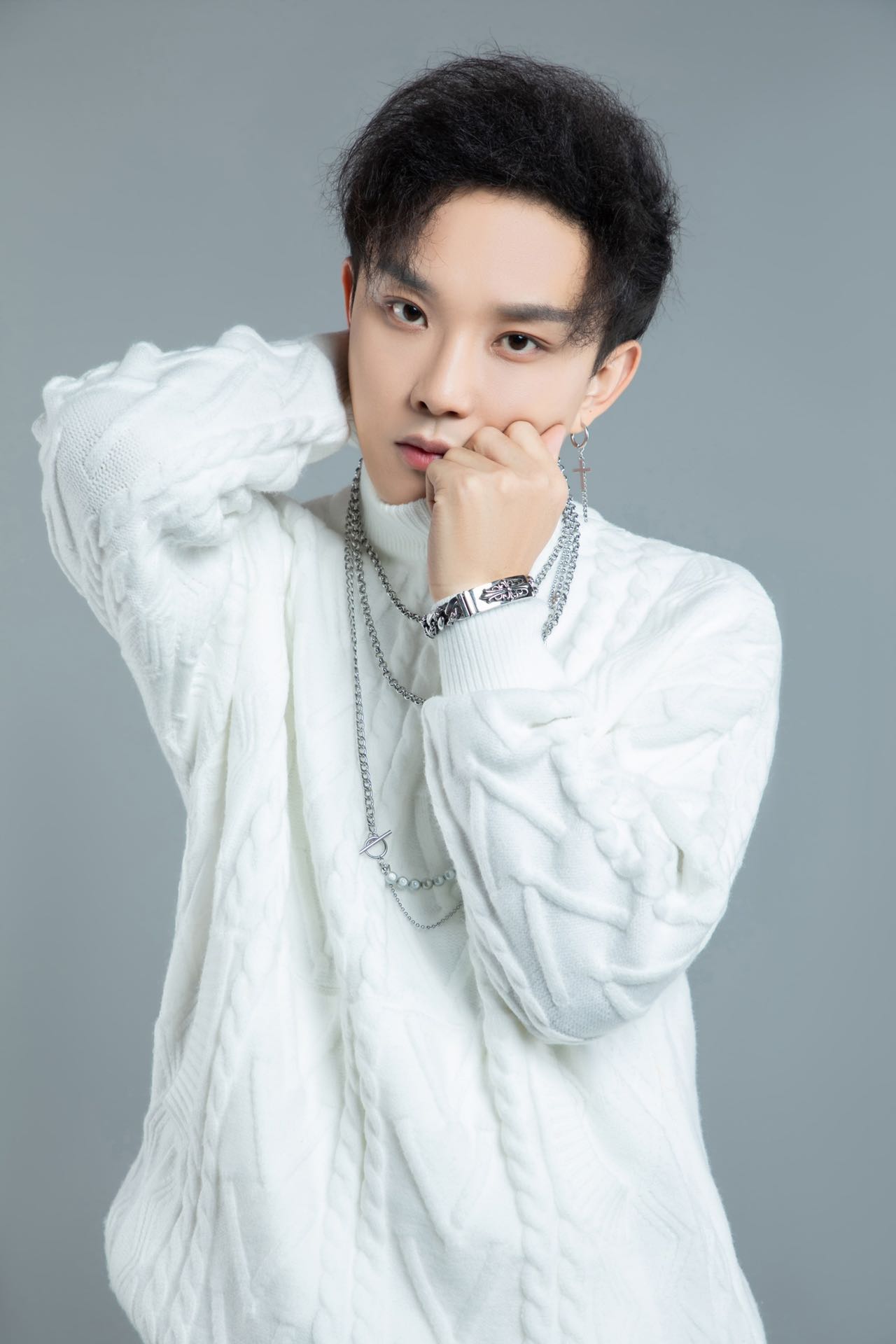  p>孙焱彬,中国内地男歌手,演员,独立音乐人,1990