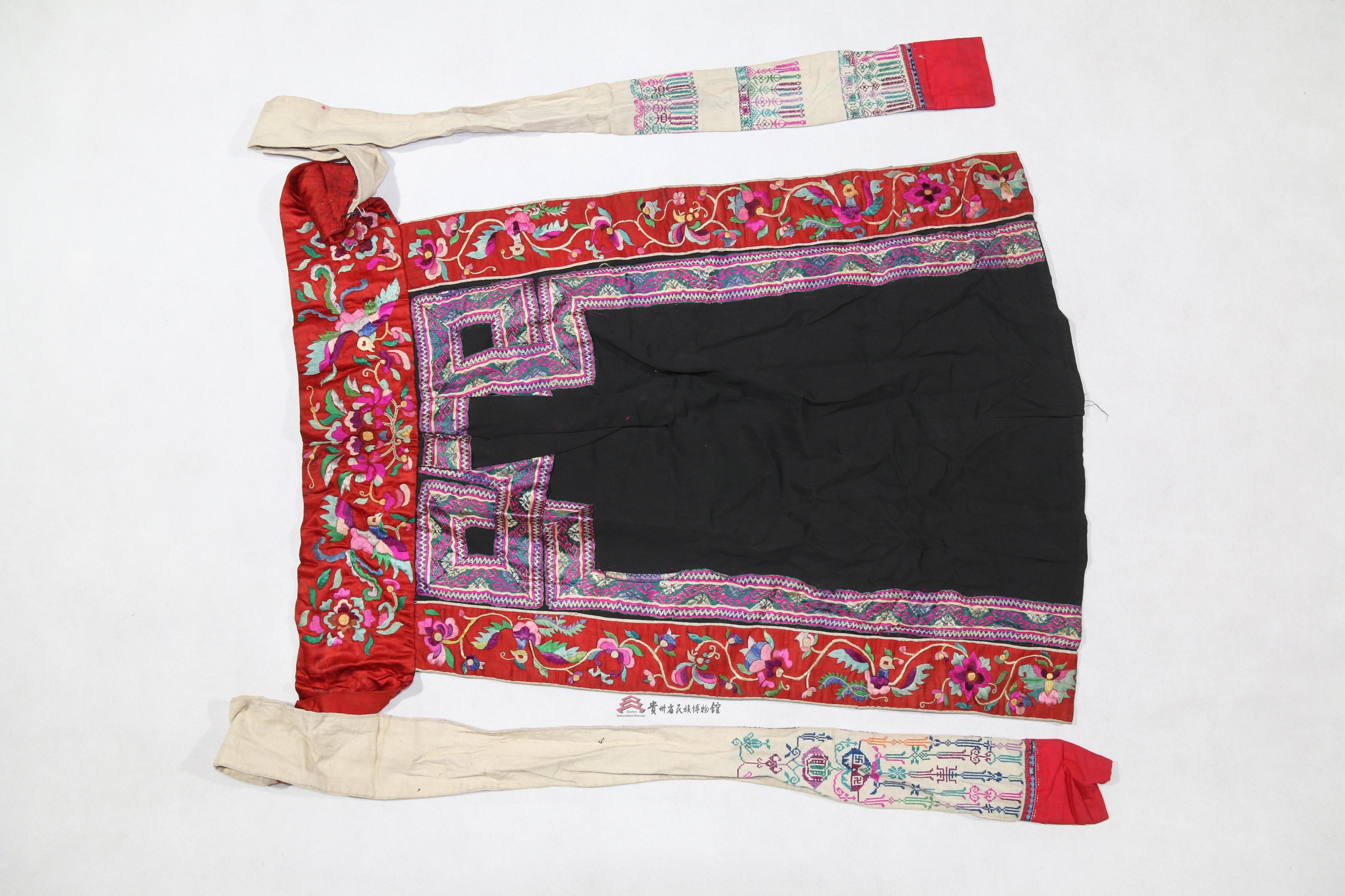 当代四川叙永苗族青布平绣凤纹围腰