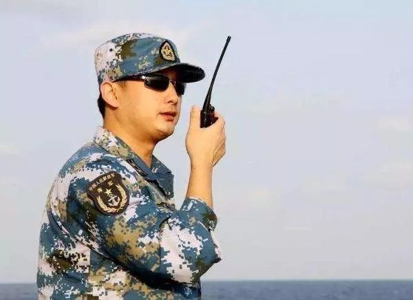  /p> p data-id="tjdt6yqiblyg">现任中国人民解放军海军辽宁舰副舰长