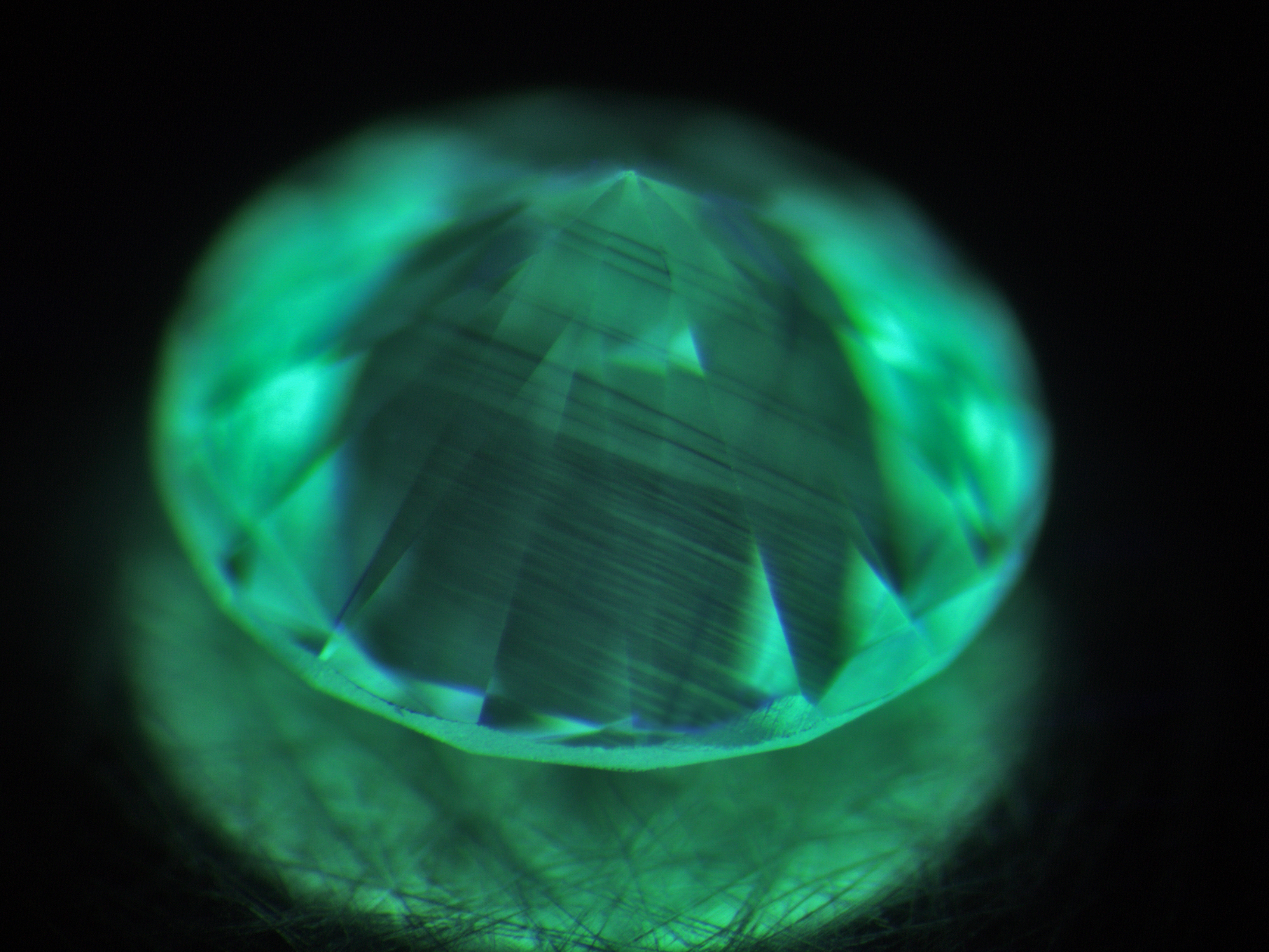 一种由直径10到30 a target="_blank" href="/item/纳米钻石/7125159"