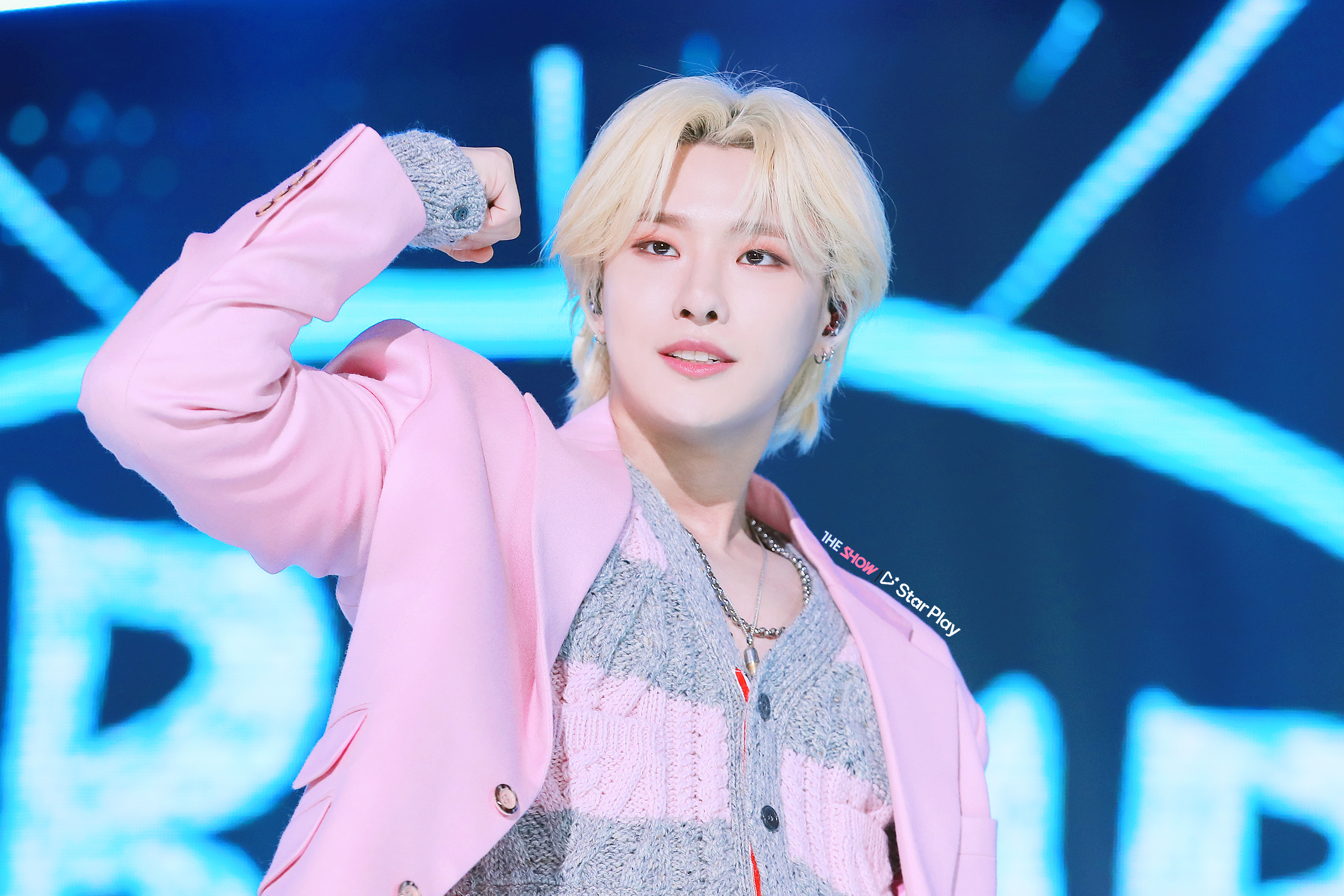 中韩男子演唱组合 a target="_blank" href="/item/uniq/15764205"