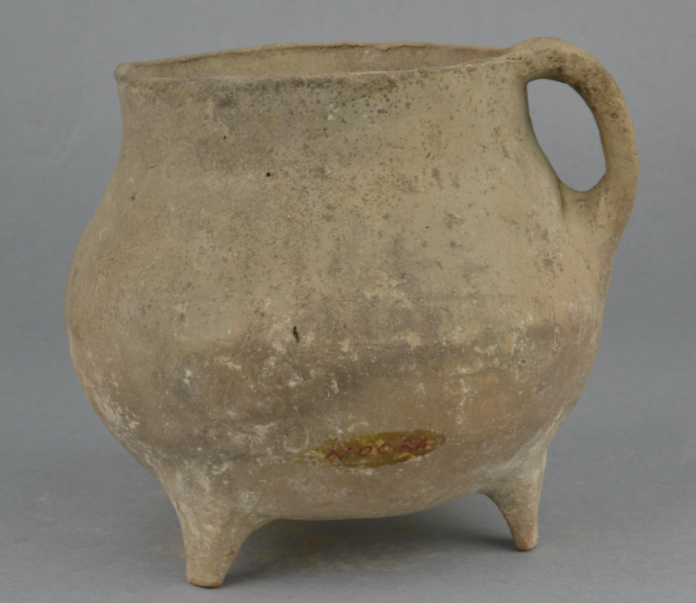 寺洼文化红陶三足罐