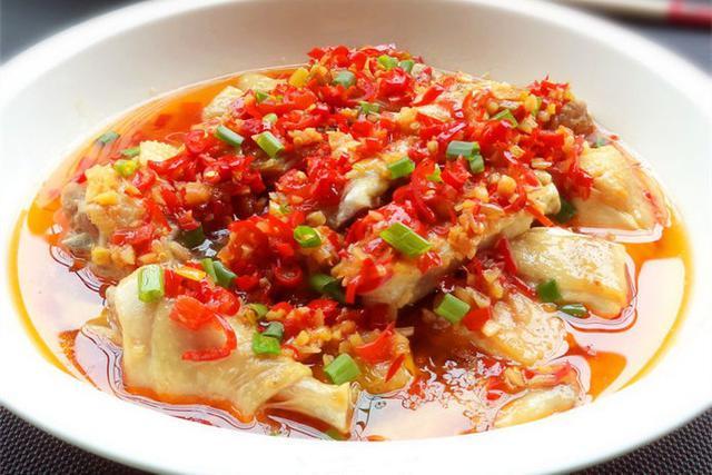 剁辣椒蒸鸡