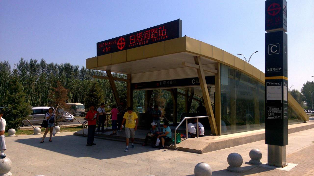 沈阳地铁2号线白塔河路站出入口