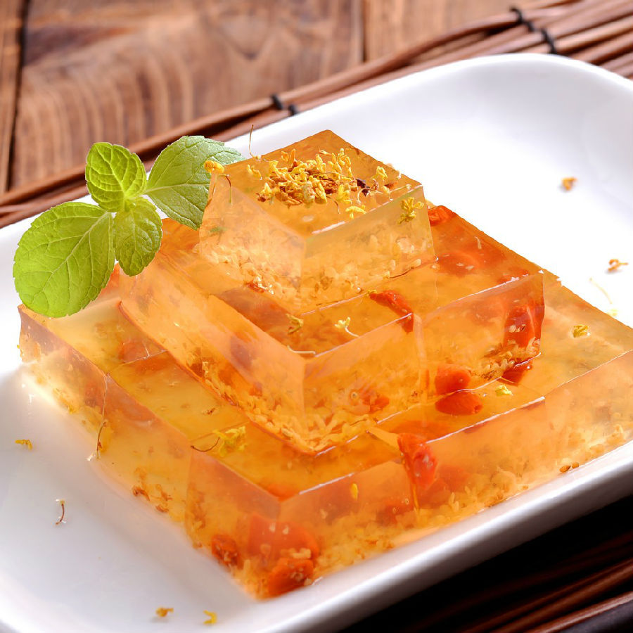  p>水晶桂花糕是上海地区特色名点,是一道以糯米粉,糖桂花等原料制成