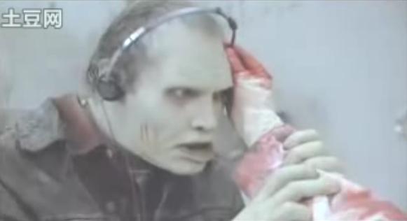a romero)1985年经典影片《丧尸出笼》的重新翻拍