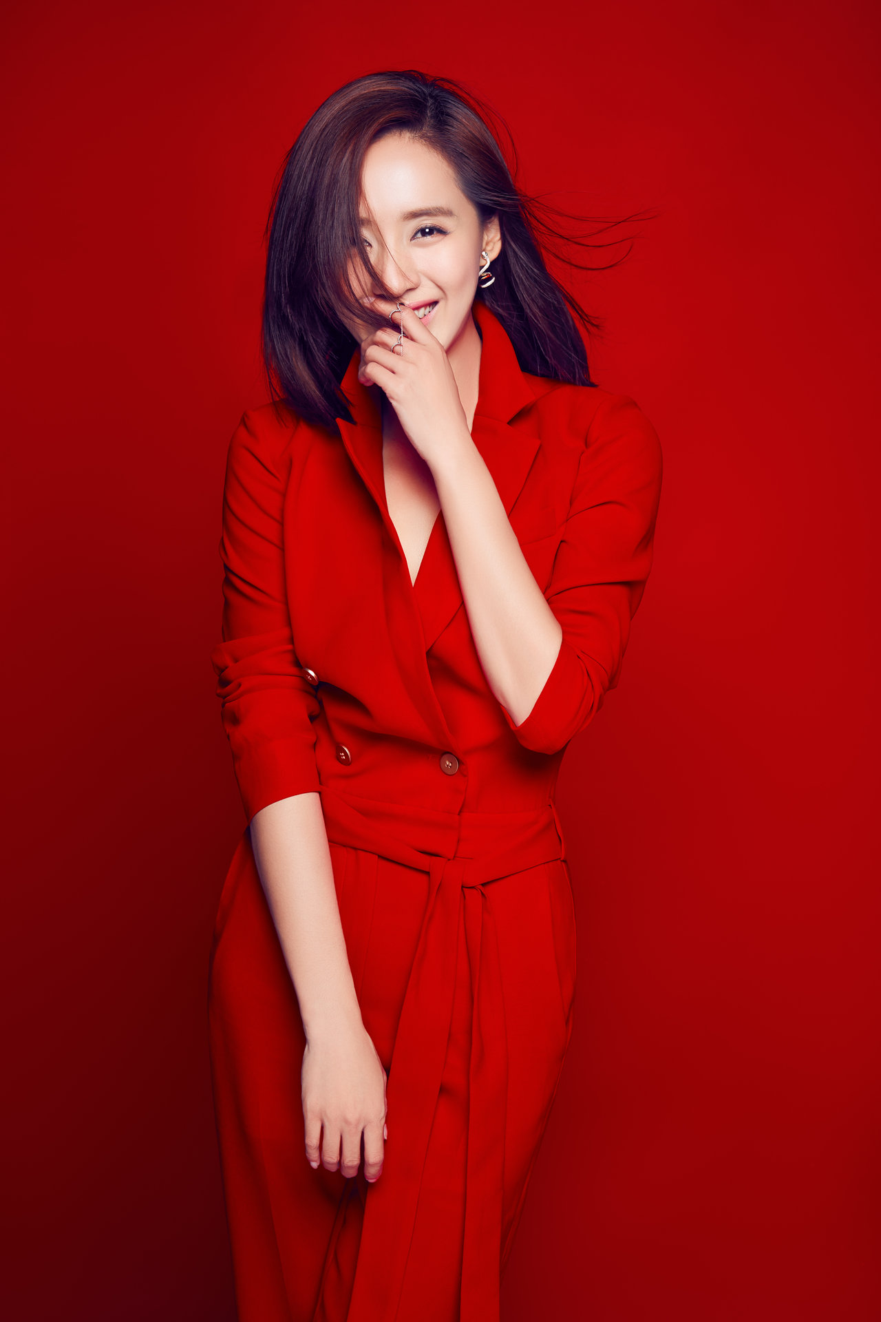 >王智(原名王紫瑄),1982年7月29日出生于辽宁省鞍山市,中国内地女演员