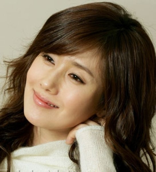  p>严智苑 i>(         ) /i>,1977年12月25日出生于韩国大邱广域市