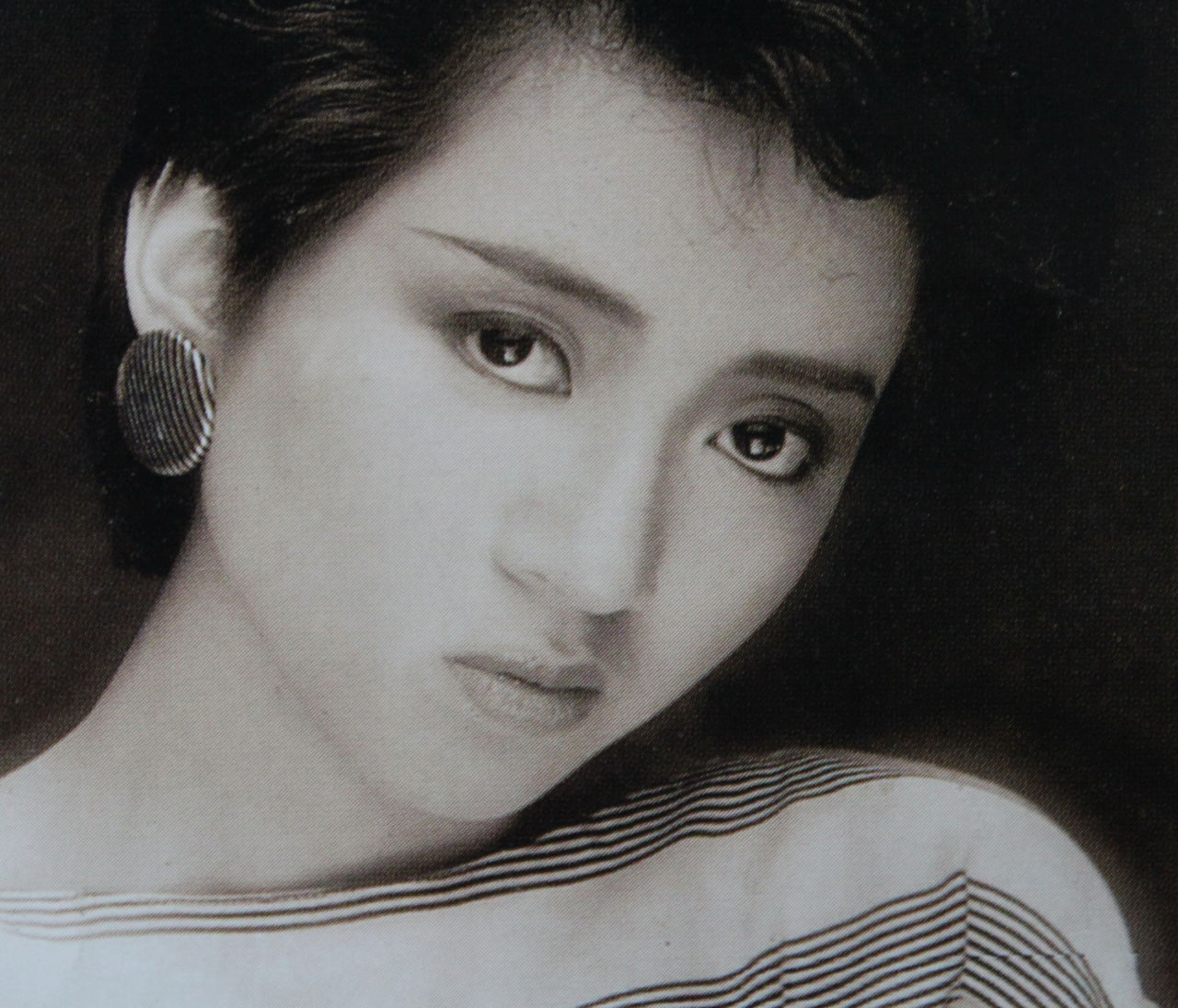 data-lemmaid="230174">梅艳芳 /a>1986年发行的国语专辑《蔓珠莎华》