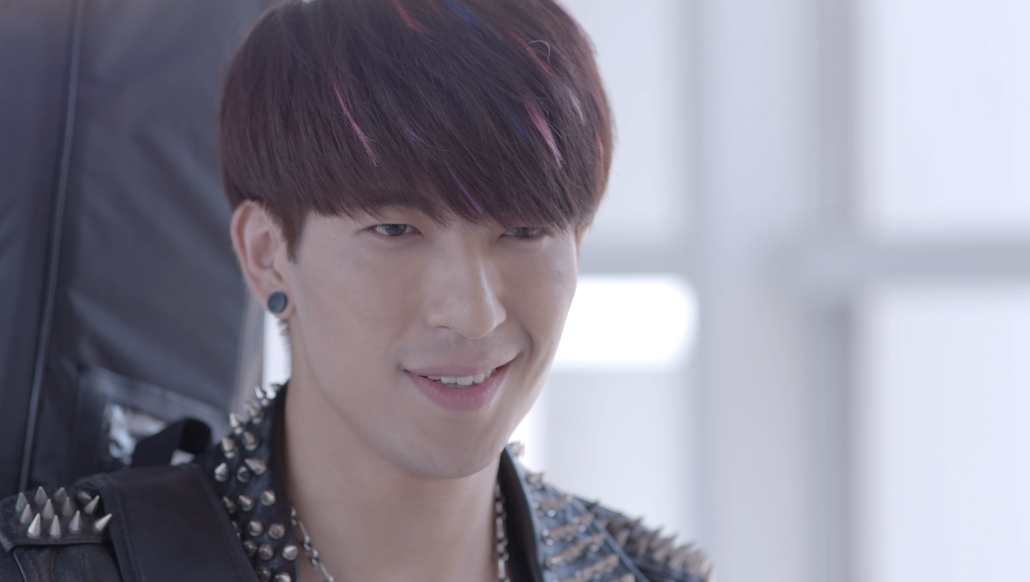 长衣校花与大白腿