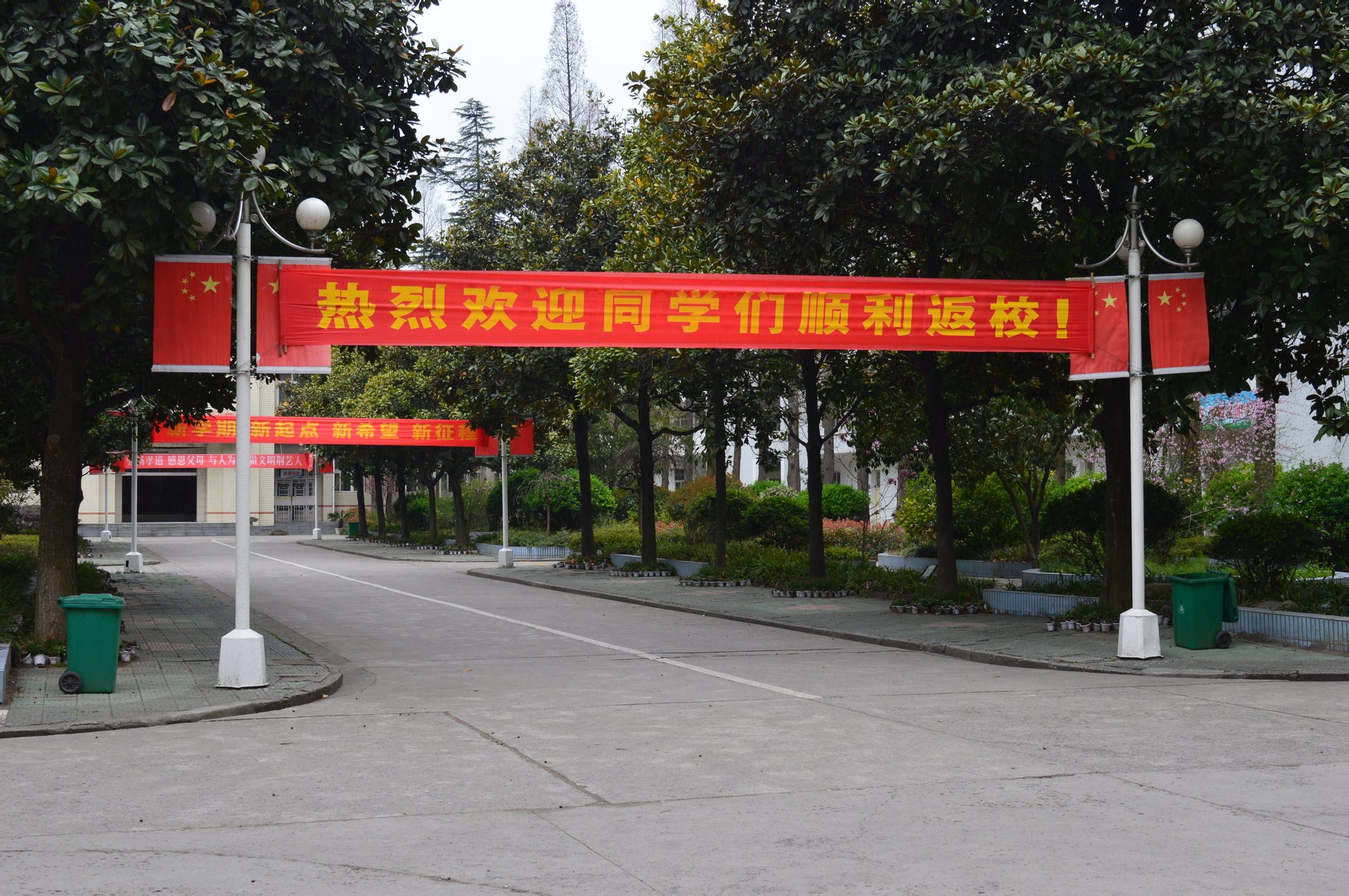  p>荆州市艺术高级中学是 a target="_blank" href="/item/荆州/6058"