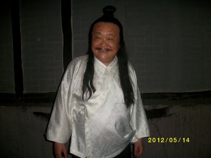  p data-id="gnwuknxiv7">湖南笑星碰碰胡,原名胡建林,中国影视演员.