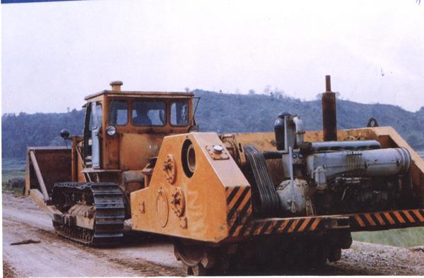  p>拖式羊足碾是一种 a target="_blank" href="/item/工程机械/5128"