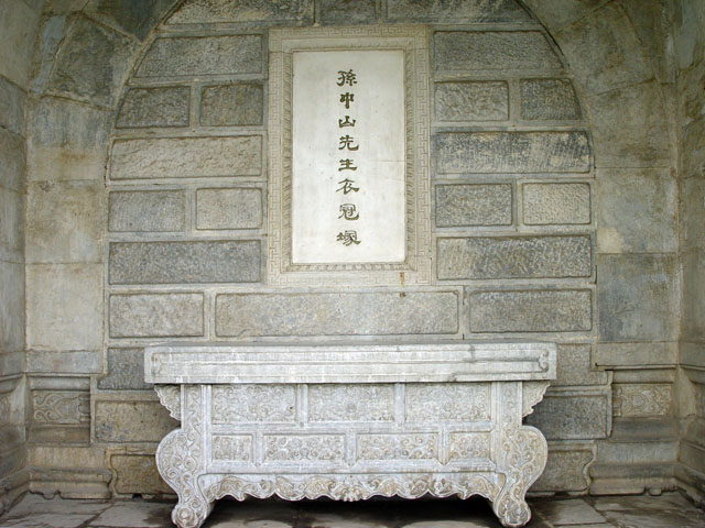  p>衣冠冢,即葬有死者的 a href="#" data-lemmaid="1902451">衣冠 /a