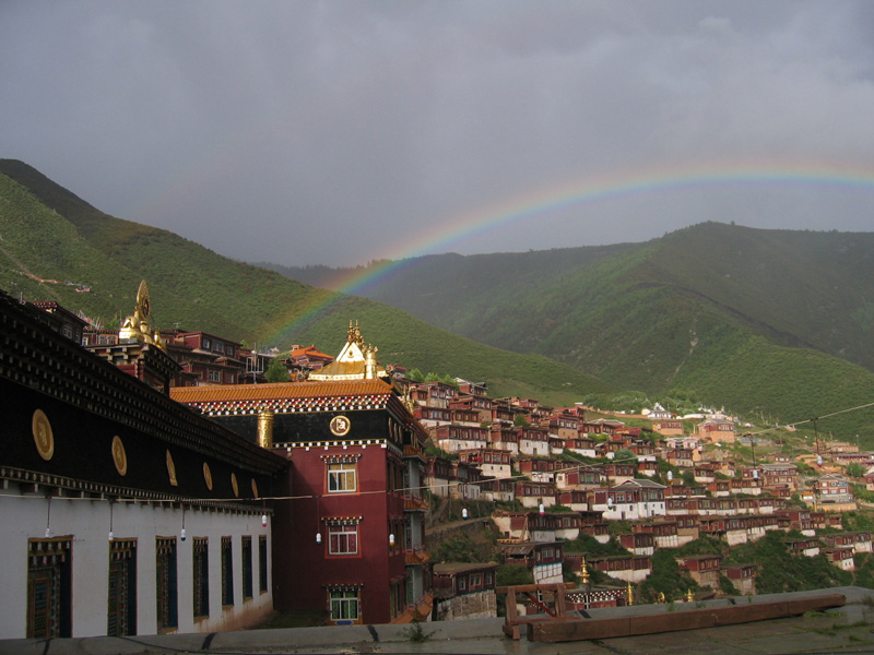  p data-id="gnatcmfuof">白玉寺,建于1857年,位于青海省果洛藏族自治