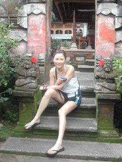 纪如璟原名纪焱焱,1976年12月19日出生于北京市,中国女歌手,作曲家