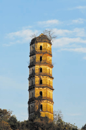  p>云门塔位于黟县城西北郊碧山南麓.