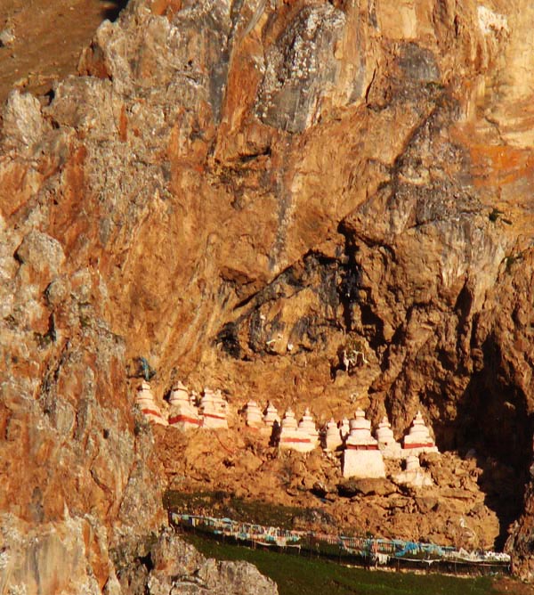  p data-id="gnawoskt6z">达那寺位于玉树囊谦县境内,是藏区最著名的