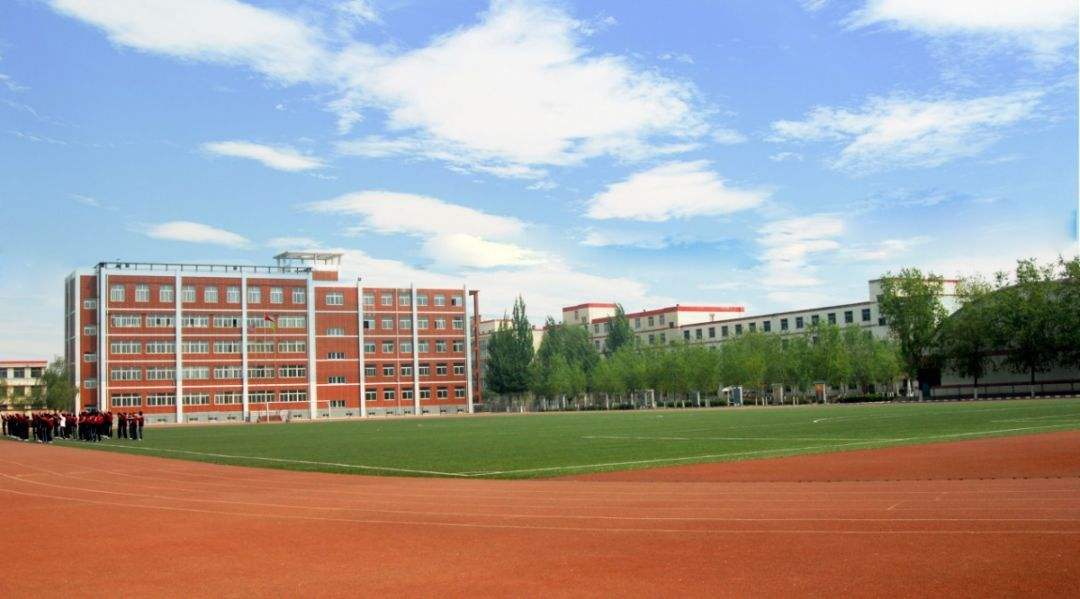  p> a target="_blank" href="/item/尖草坪区一中/15396864" data