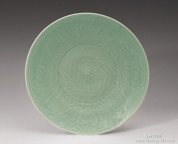 青釉刻花盘