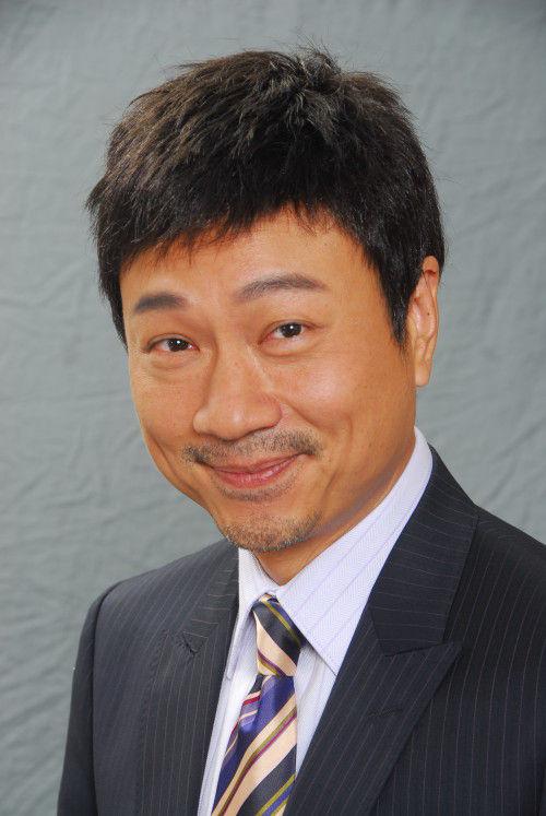 1964年5月4日出生于香港,祖籍广东省汕尾市海丰县,中国香港男演员