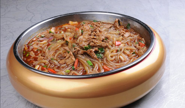  p>羊肉炖粉条是由羊肉, a href="#" data-lemmaid="4930577">粉条 /a