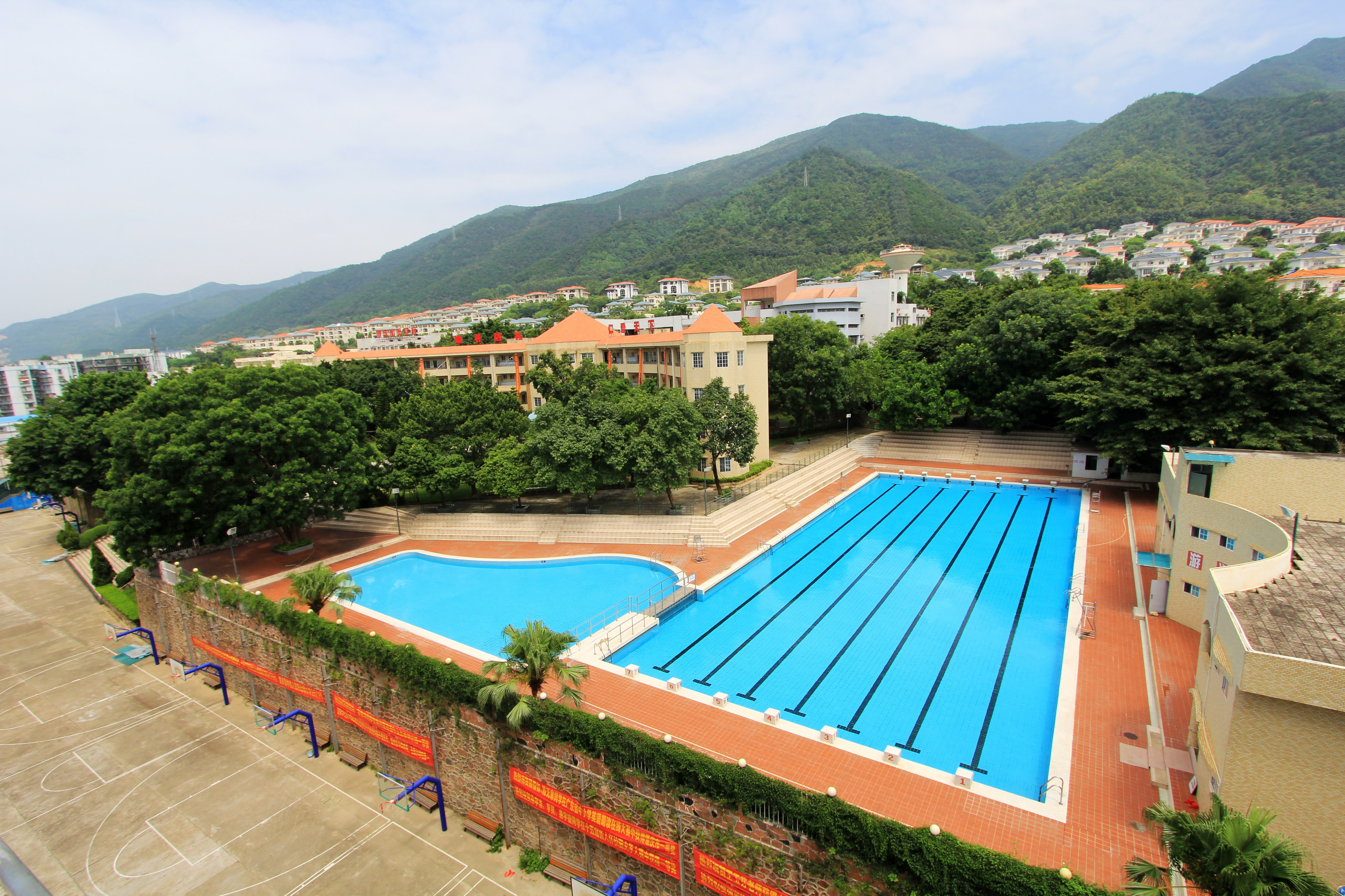  p>肇庆加美学校是由加拿大教育发展(中国)有限公司于1995年创办,集