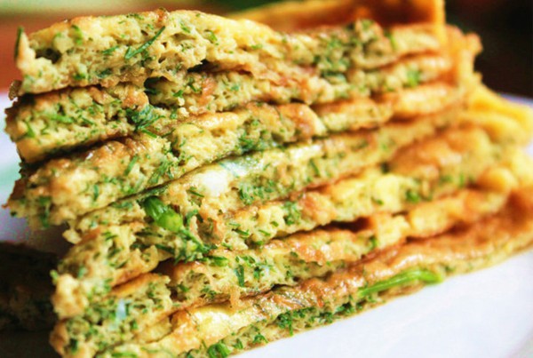  p>茴香鸡蛋饼是一道简单的家常菜,主料是面粉300克, a target="