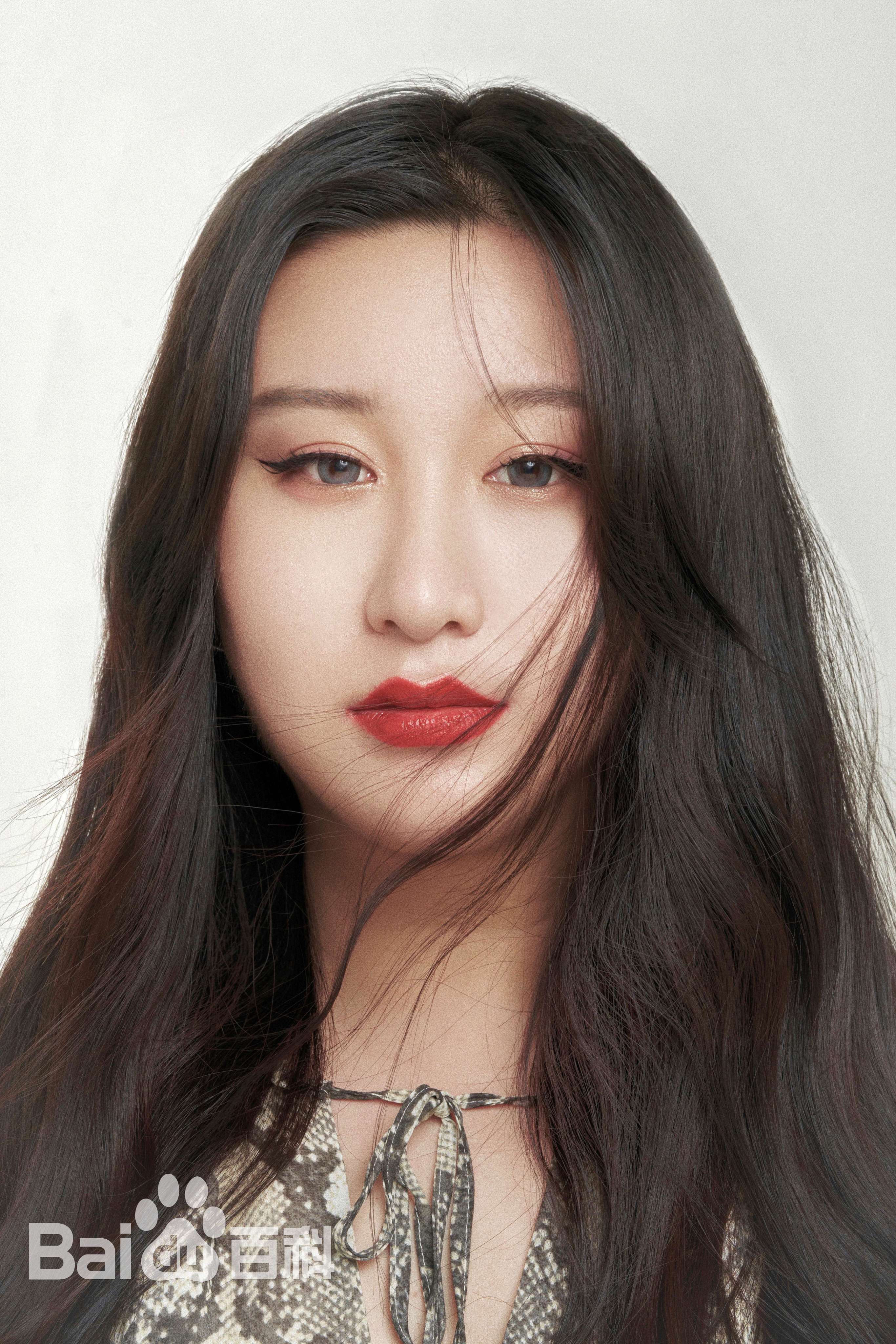  p data-id="go083yrnul">锤娜丽莎,本名嵇嘉禾,1996年11月19日出生于