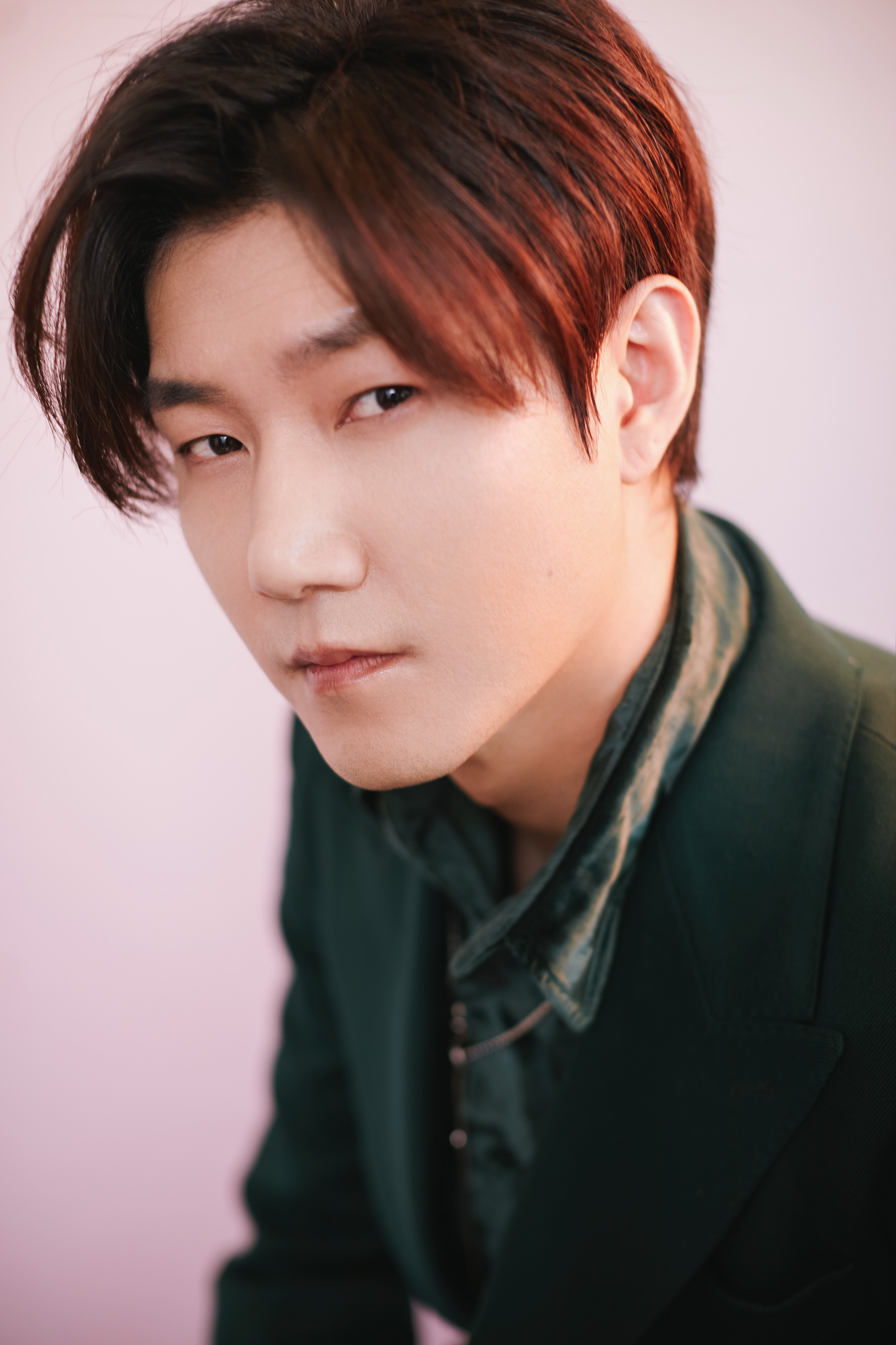  p>王晰,1985年4月9日出生于辽宁省营口市,中国内地流行乐男低音歌手