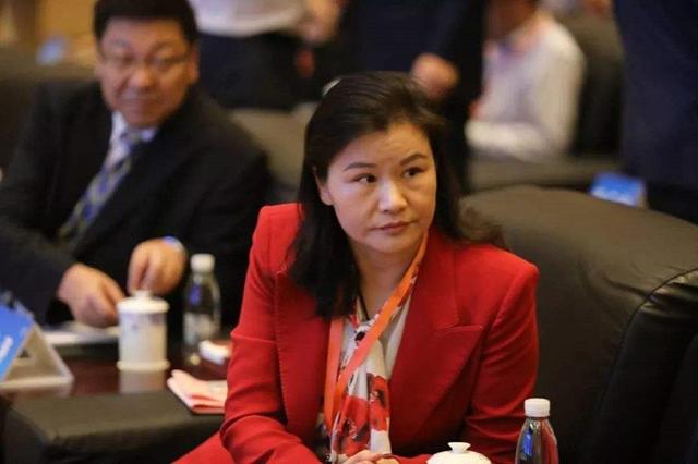 周群飞：初中辍学15岁外出打工，依靠苹果成就500亿身家_百科TA说