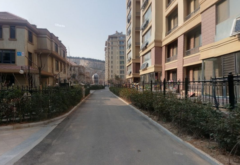 p>三箭汇福山庄揽山位于济南市历下凤山路,由山东经世置业有限公司