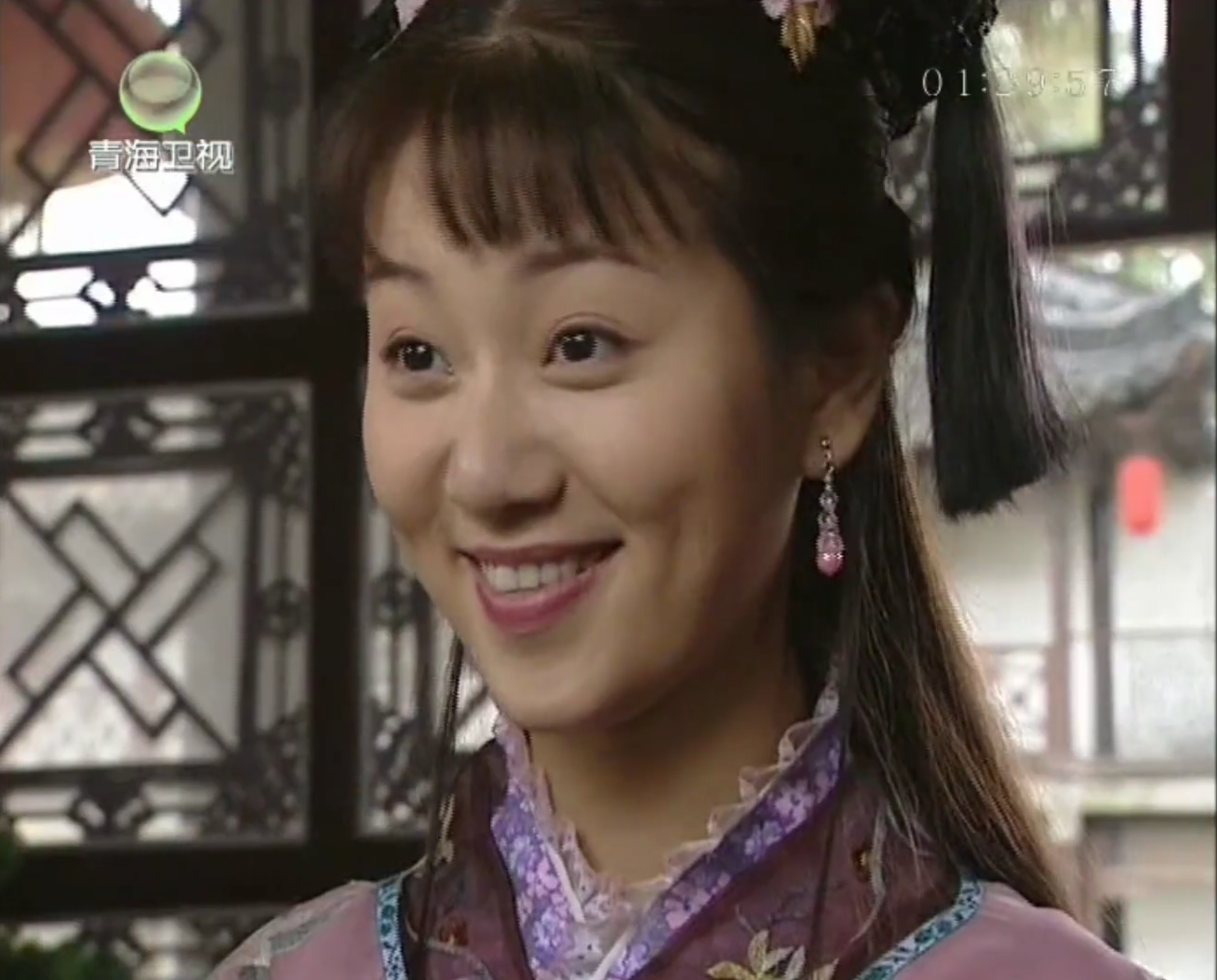 女,电视剧《上错花轿嫁对郎》中的人物,由演员徐婧灵饰演