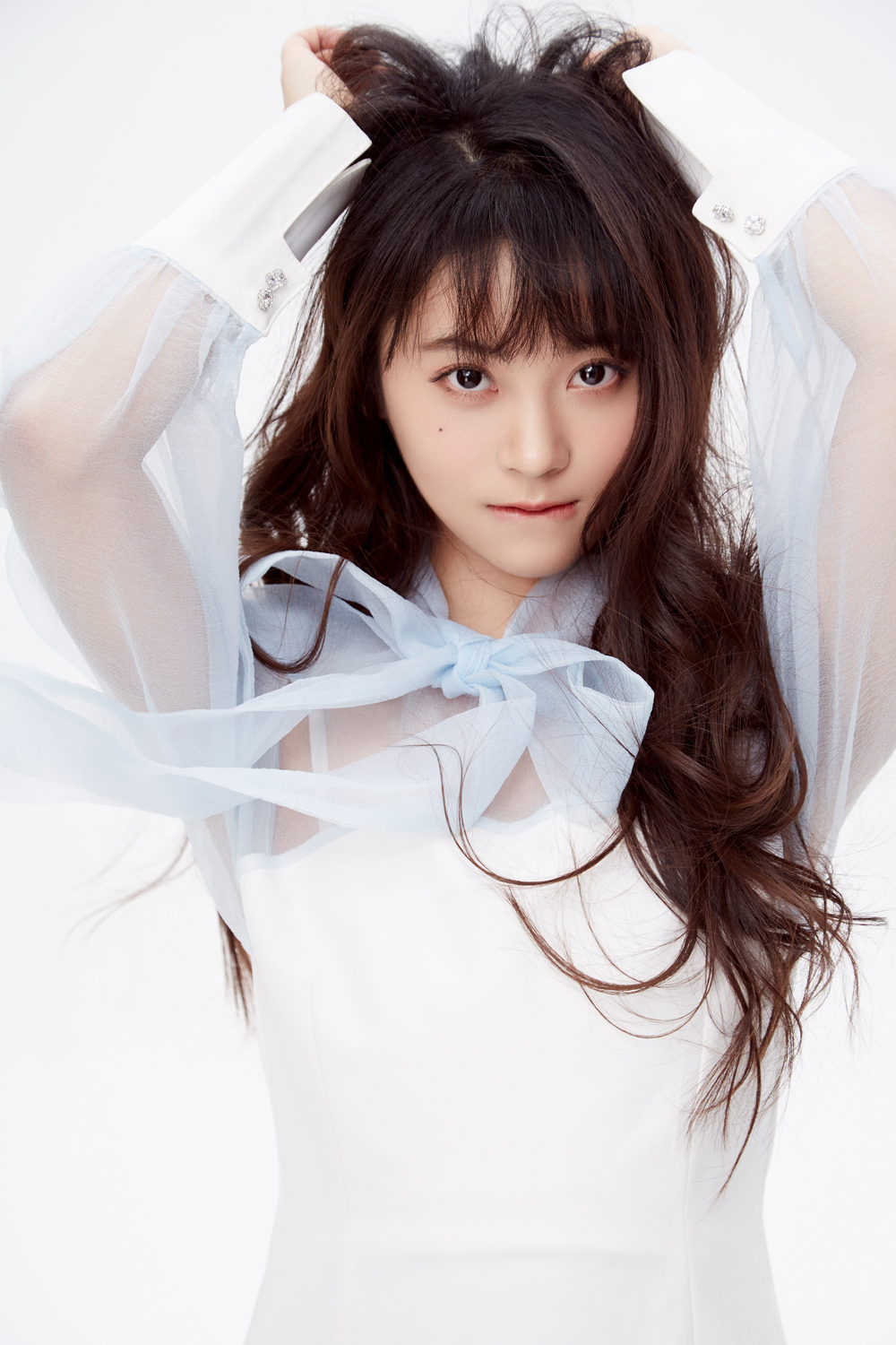  p data-id="gnbiz0cbkr">郑妙,1996年4月2日出生于湖北省武汉市,毕业